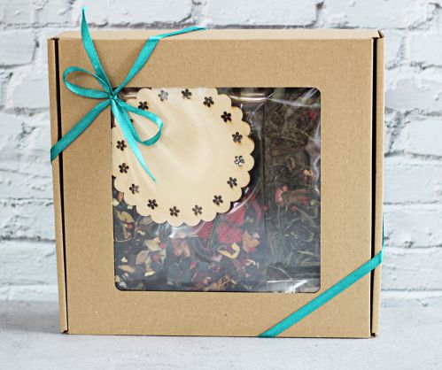 Zestaw herbat liściastych na prezent w pudełku 6 sztuk plus podkładka